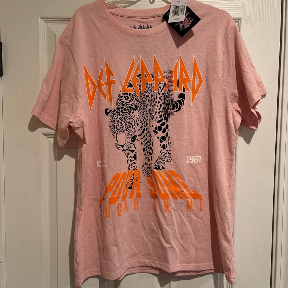 Def Leppard Pink Graphic Tee - Short Sleeve